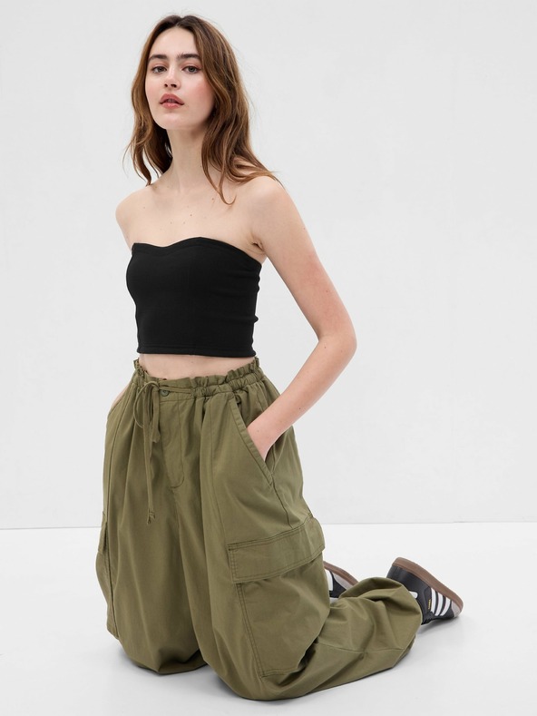 GAP Top bez ramínek crop GAP