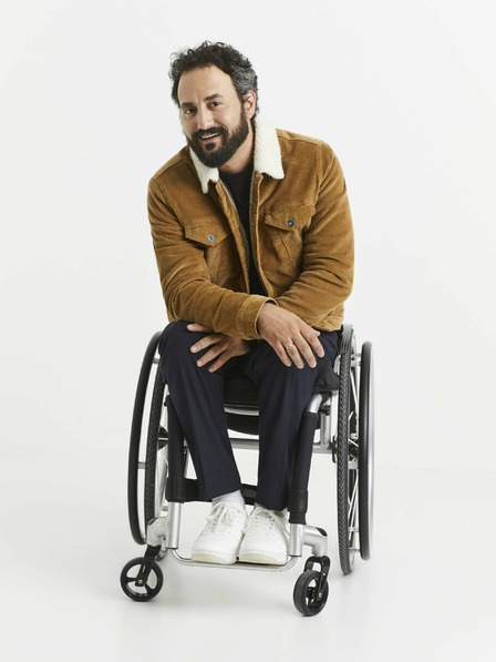 Celio Černé pánské basic tričko s kapsou Celio